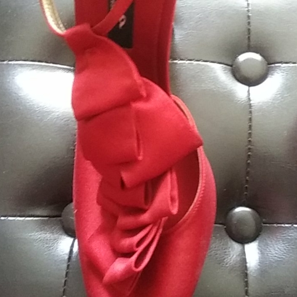 *Recent Price Drop* Nina Women's Elga Platform Peep-Toe - Picture 7 of 9